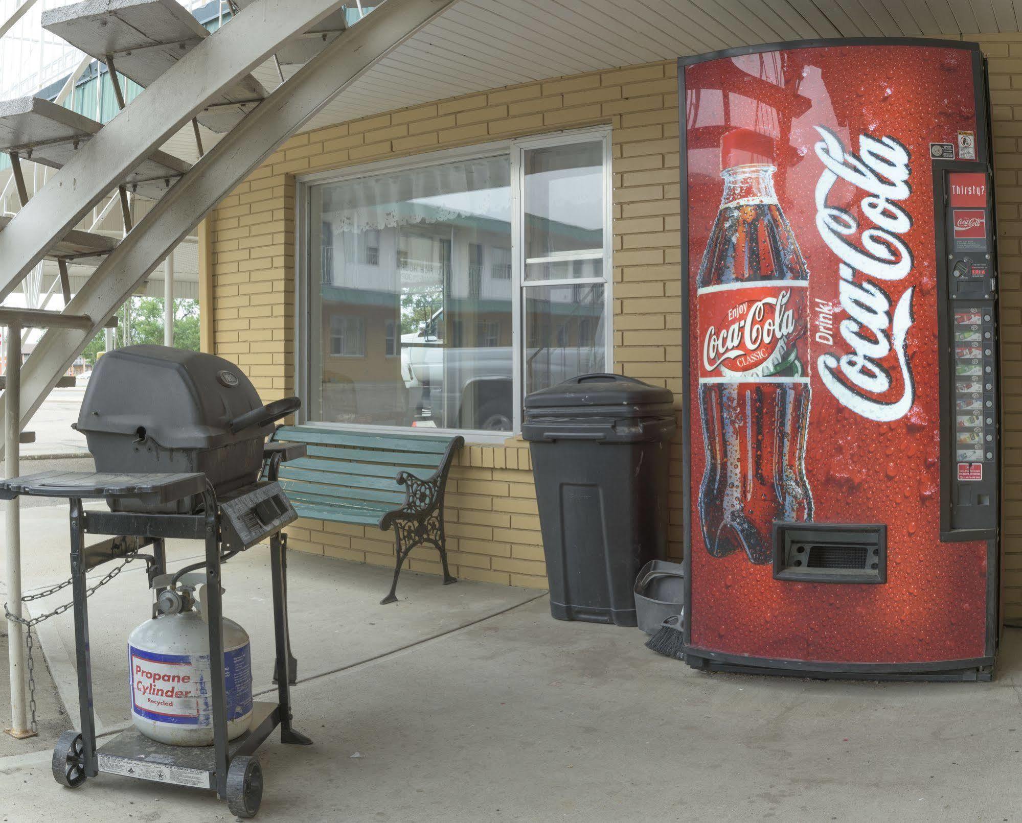 Sun-Dek Motel Medicine Hat Exterior foto
